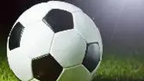 神秘伪装风波：两狂热球迷变身安保，圣玛丽球场禁足三载引热议！